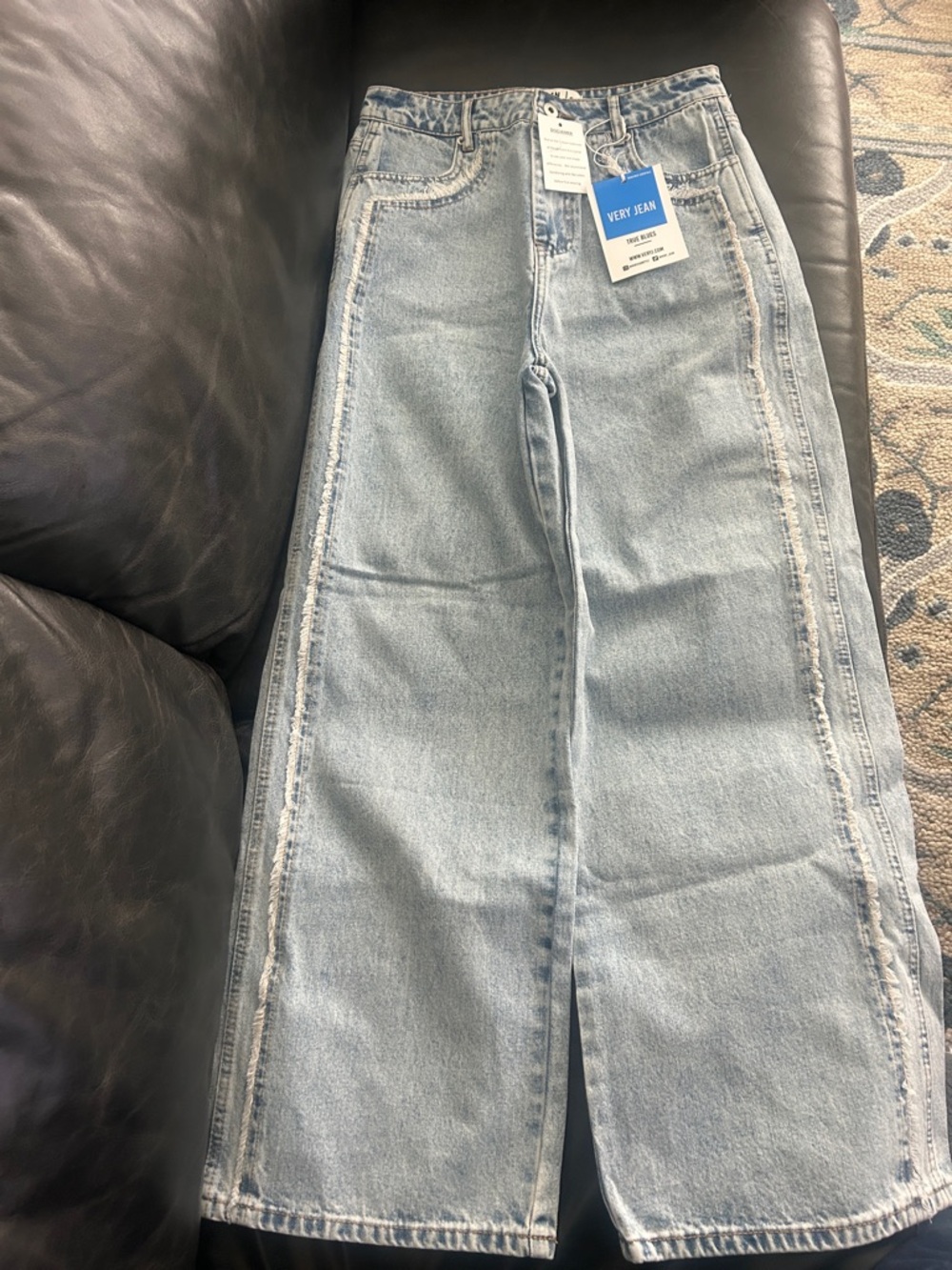 NWT Very Jean "True Blues" Wide Leg Raw Edge Detail Jeans